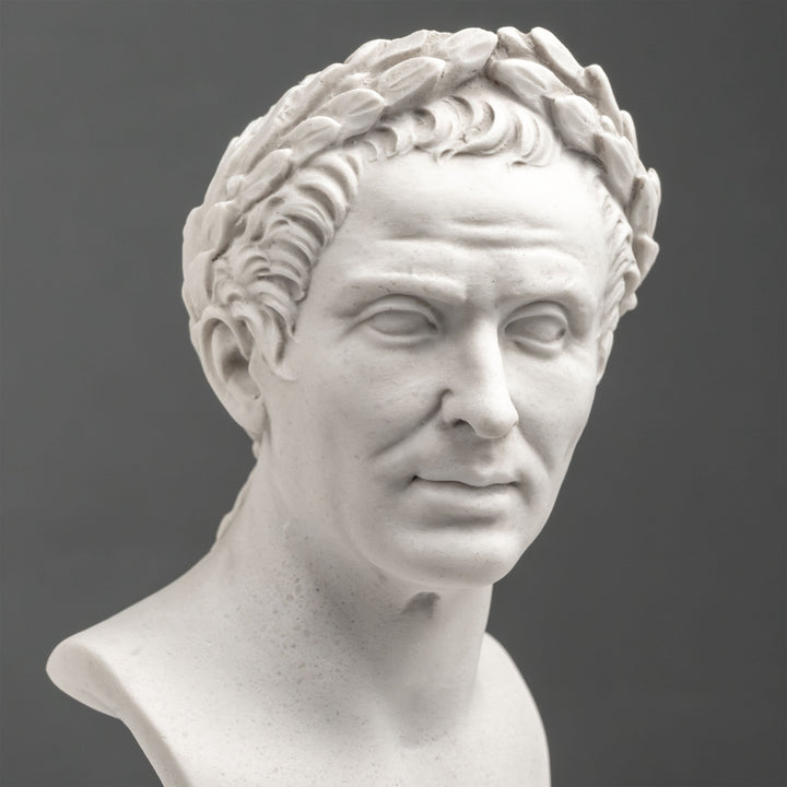 Escultura de busto de Julio César – Con corona de laurel victoriosa