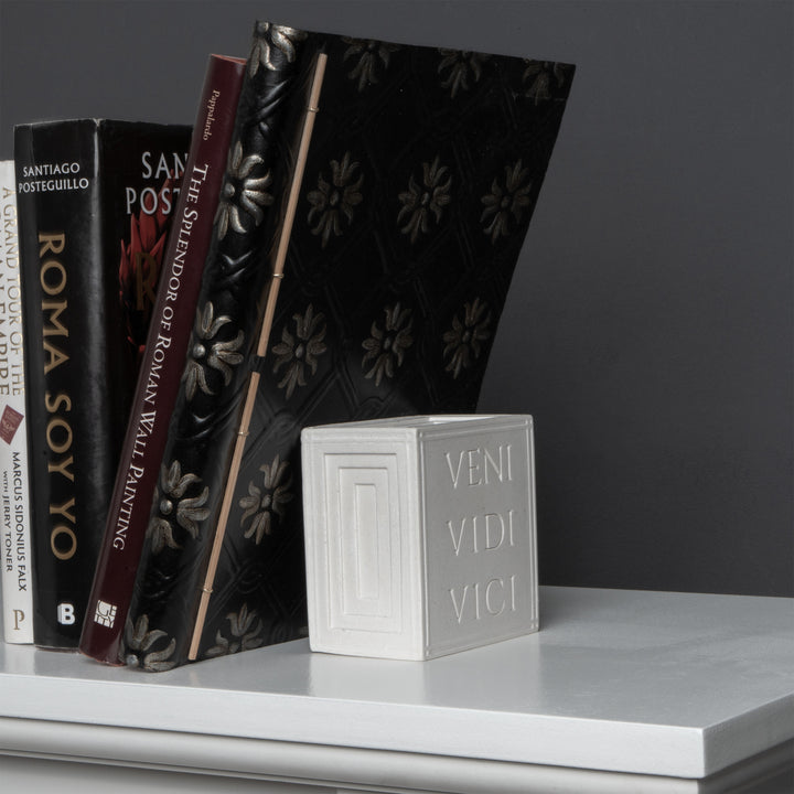 Sujetalibros Veni Vidi Vici – Escultura en relieve romana