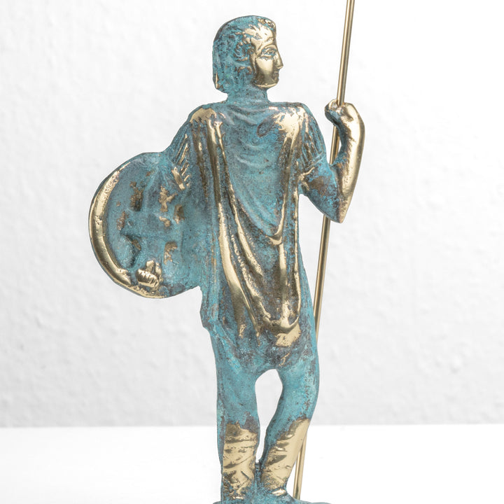 Estatua de Alejandro Magno — Guerrero con lanza y escudo (Escultura de latón)