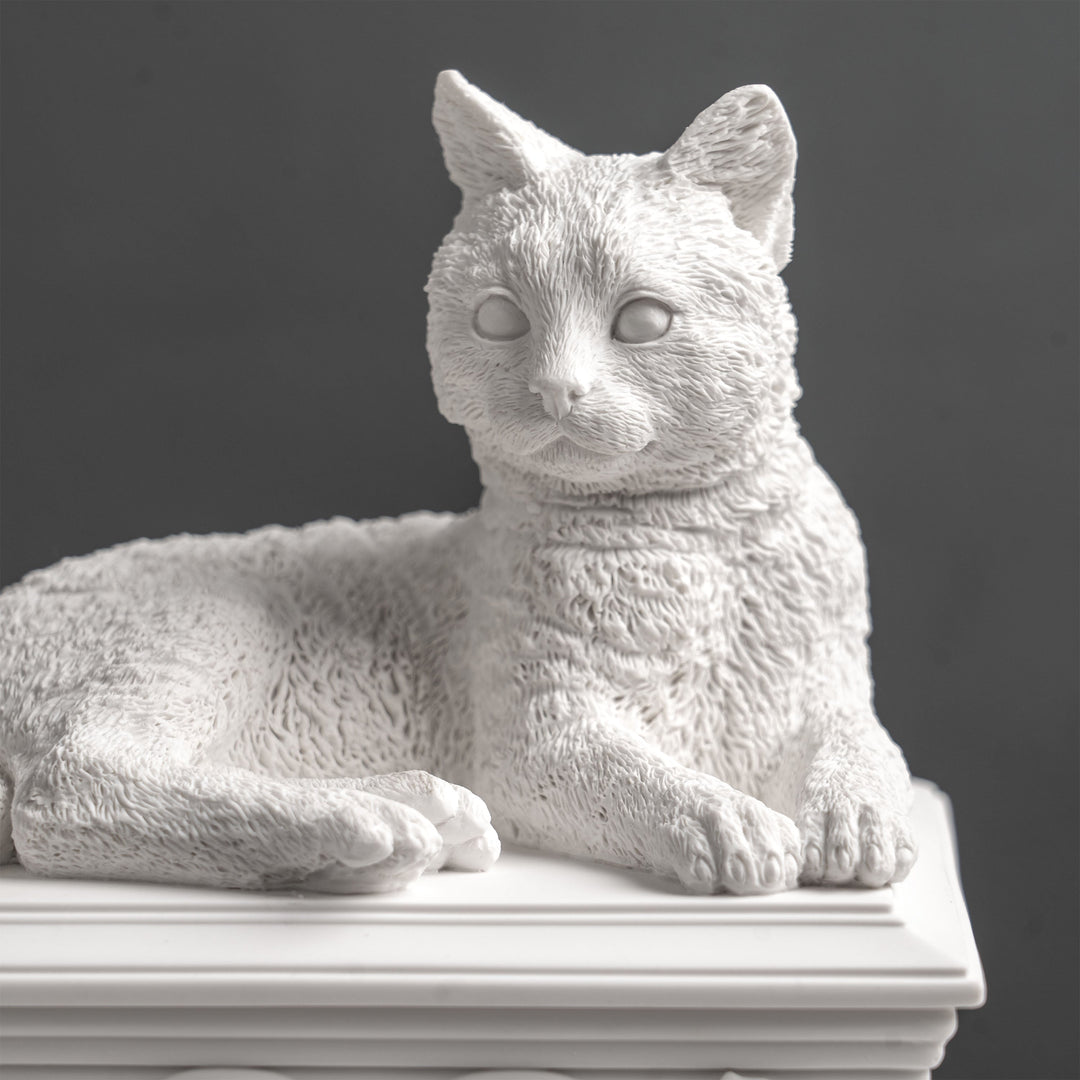 Urna funeraria para gatos con corazón y rosas (escultura de resina blanca)