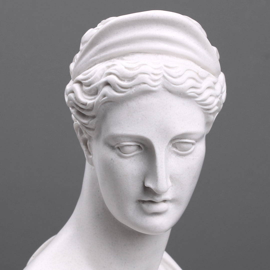 Bustos de Apolo y Diana (Par de estatuas de dioses griegos)