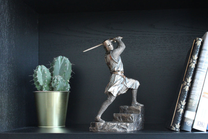 Estatua de Caballero templario luchando (Escultura de bronce fundido en frío)