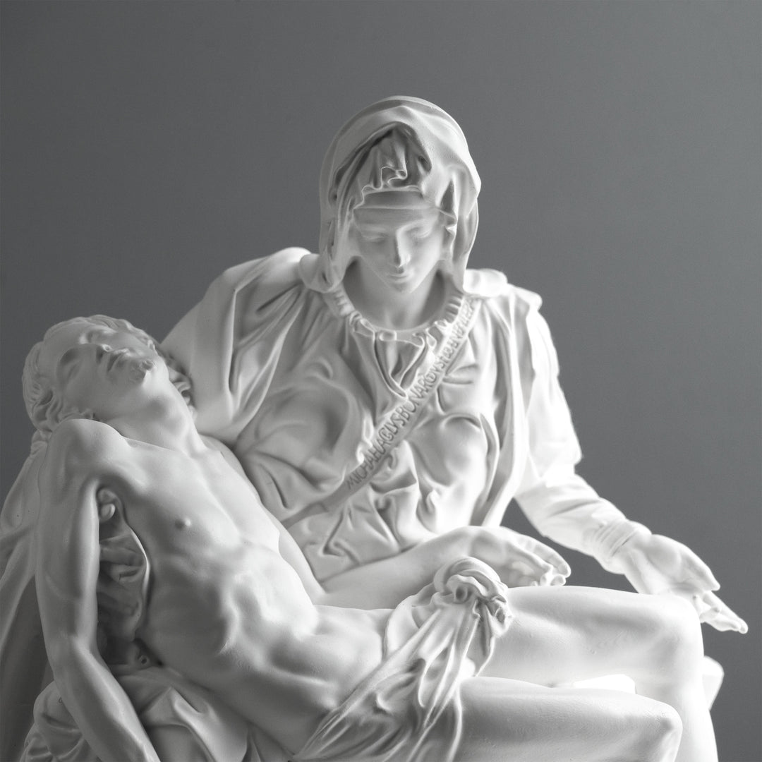 Escultura de la Piedad de Miguel Ángel – Estatua Blanca (Museos Vaticanos)