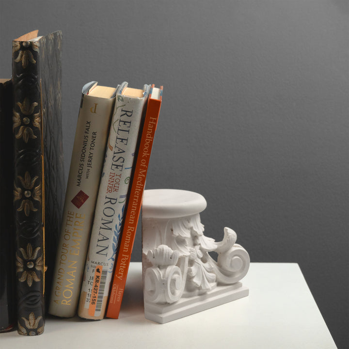 Estatua de Capitel Romano – Escultura Inspirada en la Arquitectura Clásica