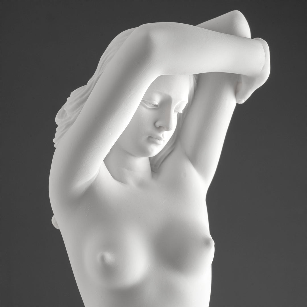 Estatua de Mujer Desnuda — Elegancia revelada