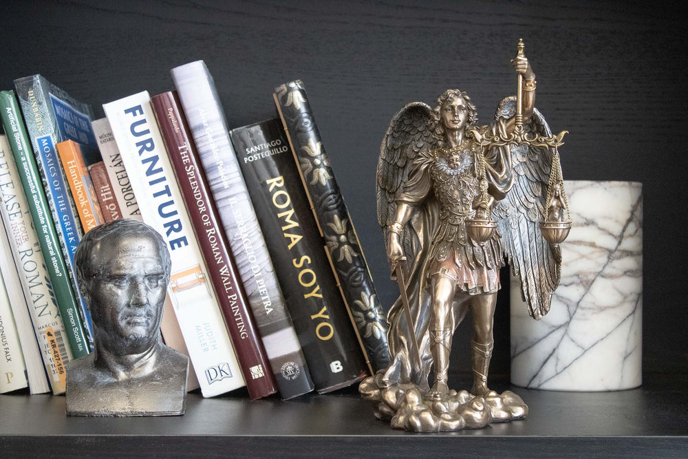 Estatua de San Miguel con Balanza de la Justicia (Bronce Fundido en Frío)