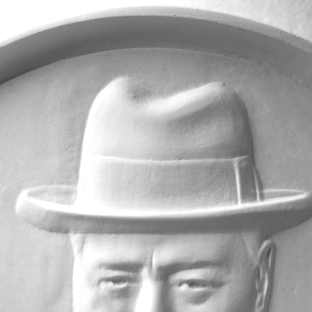 Escultura Mural de Winston Churchill con Cigarro – Bajorrelieve del Bulldog Británico de la Segunda Guerra Mundial