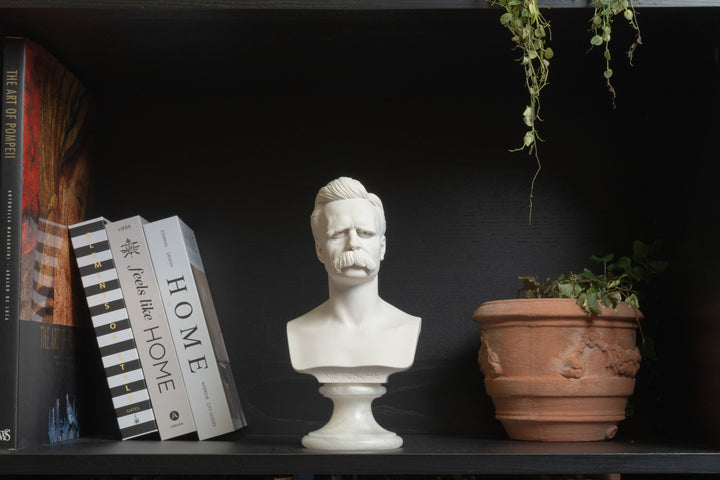 Busto de Friedrich Nietzsche — Arquitecto del Existencialismo Moderno