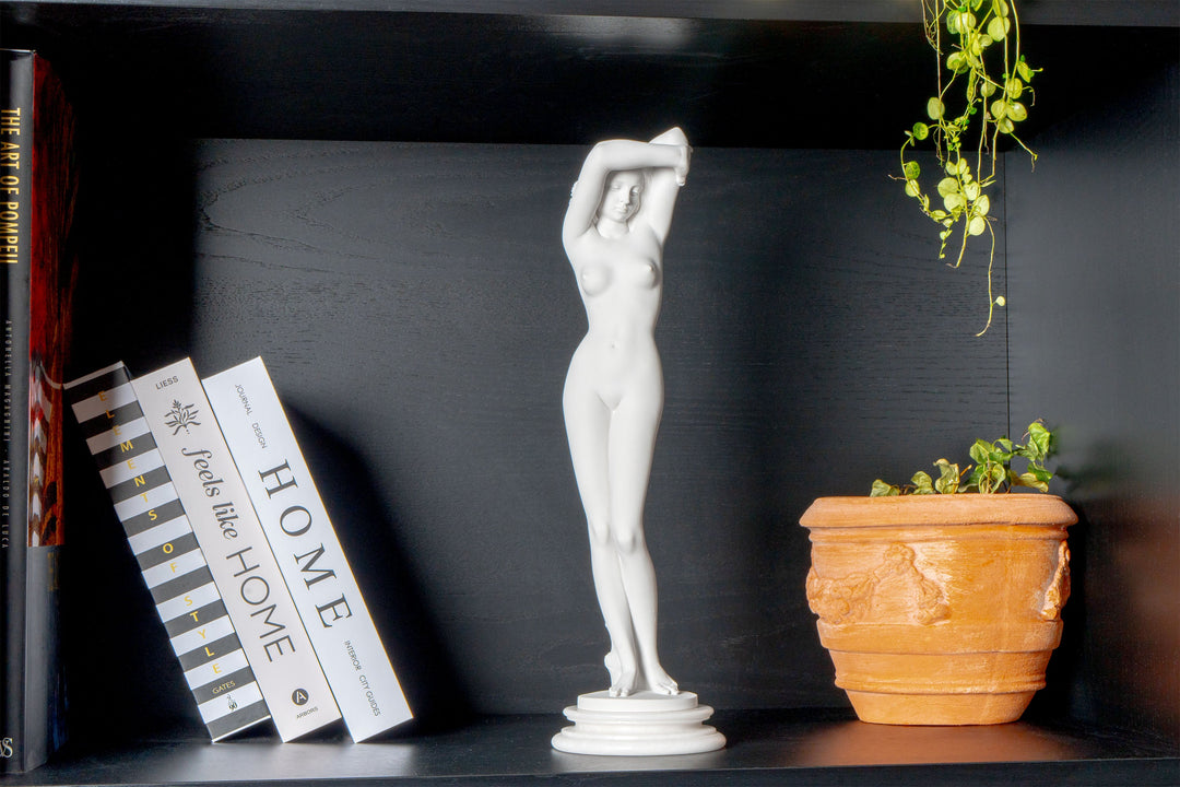 Estatua de Mujer Desnuda — Elegancia revelada