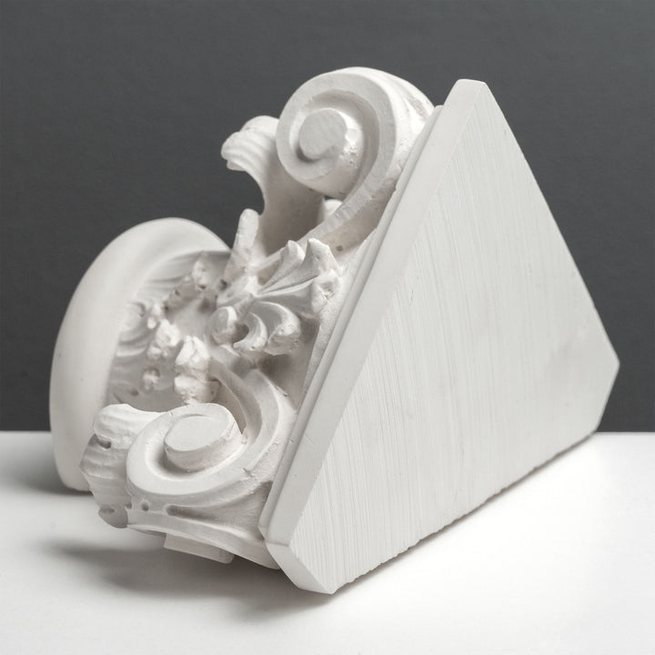 Estatua de Capitel Romano – Escultura Inspirada en la Arquitectura Clásica