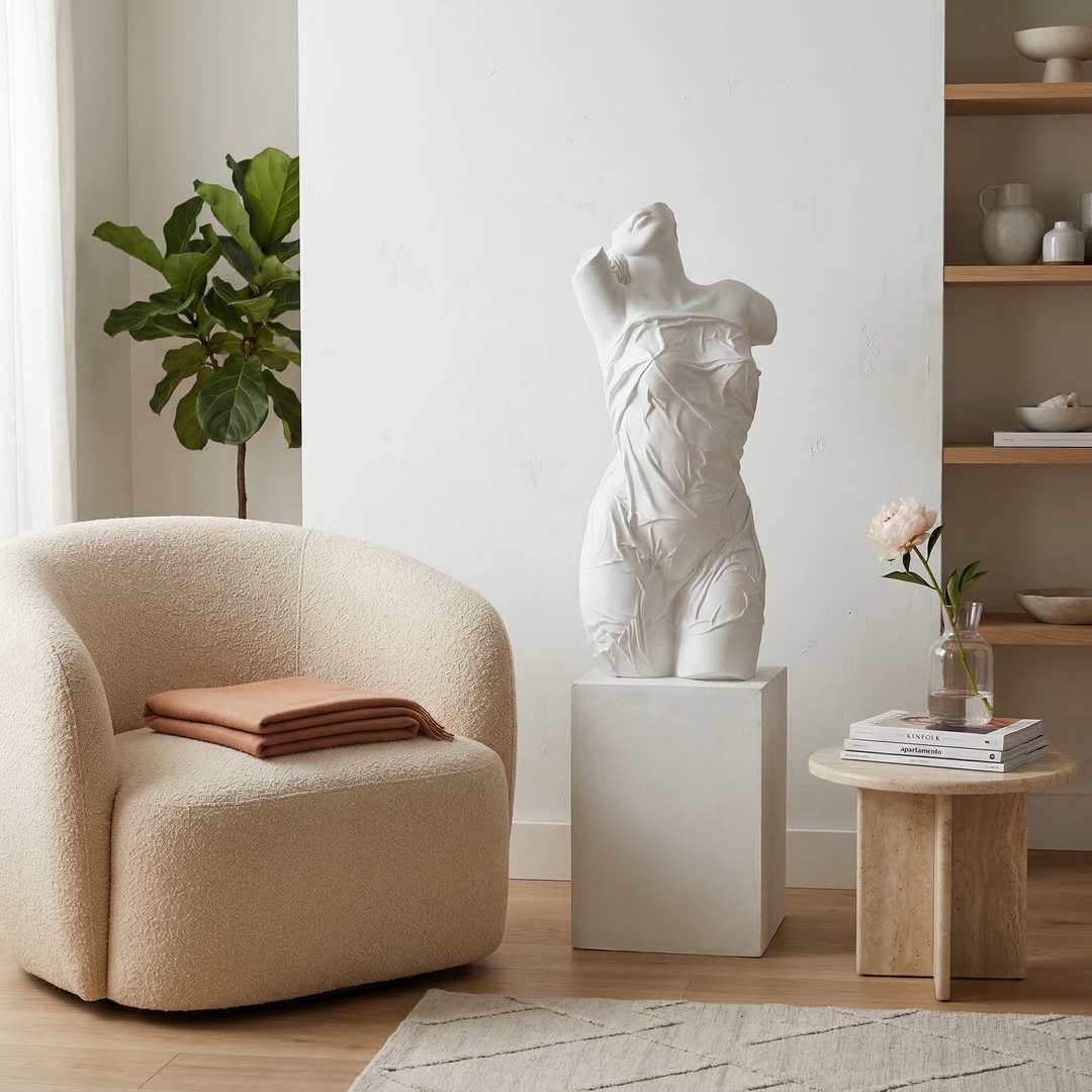 Escultura de Torso Femenino Drapado — Interpretación Contemporánea de una Forma Clásica