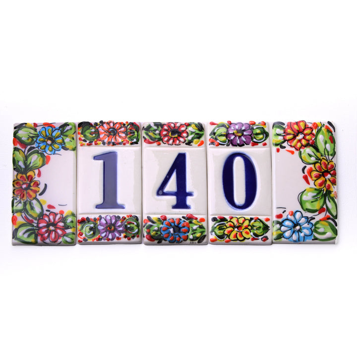 Número de casa de cerámica con flores de colores