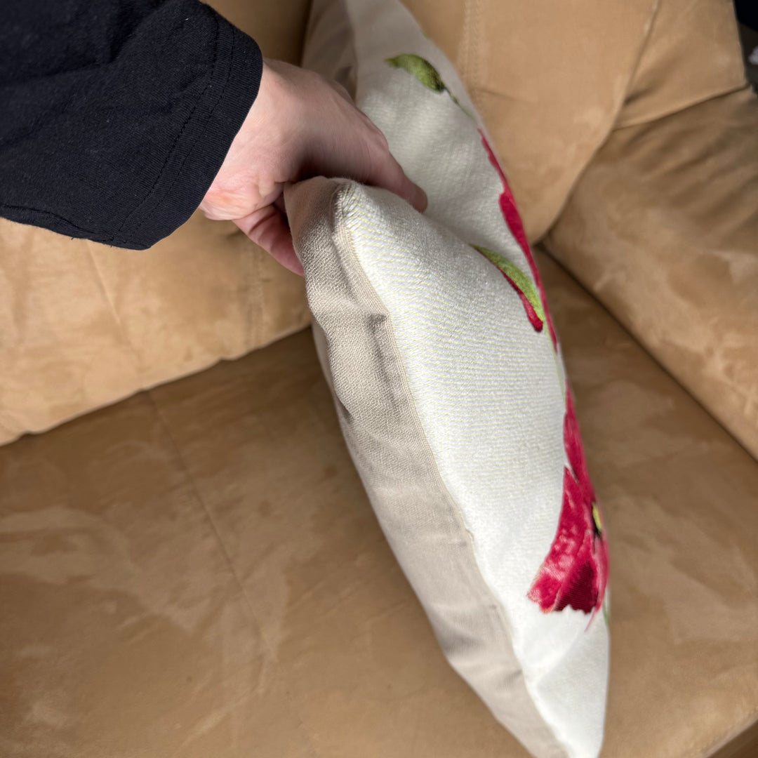 Cojín blanco – amapolas rojas (tejido jacquard)