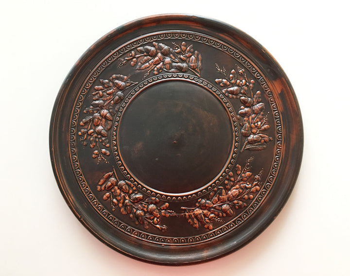 Plato con relieve de bellotas - cerámica romana