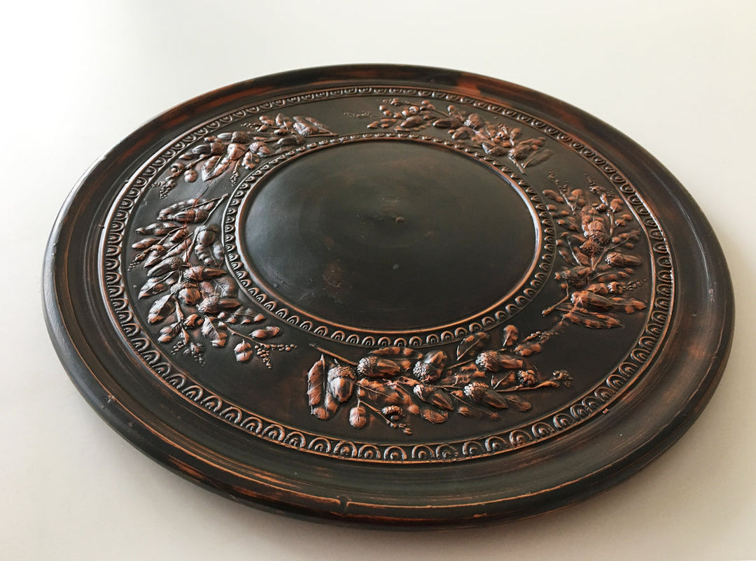 Plato con relieve de bellotas - cerámica romana