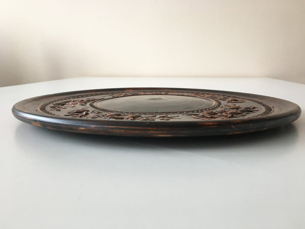 Plato con relieve de bellotas - cerámica romana