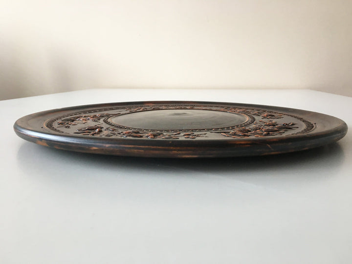 Plato con relieve de bellotas - cerámica romana