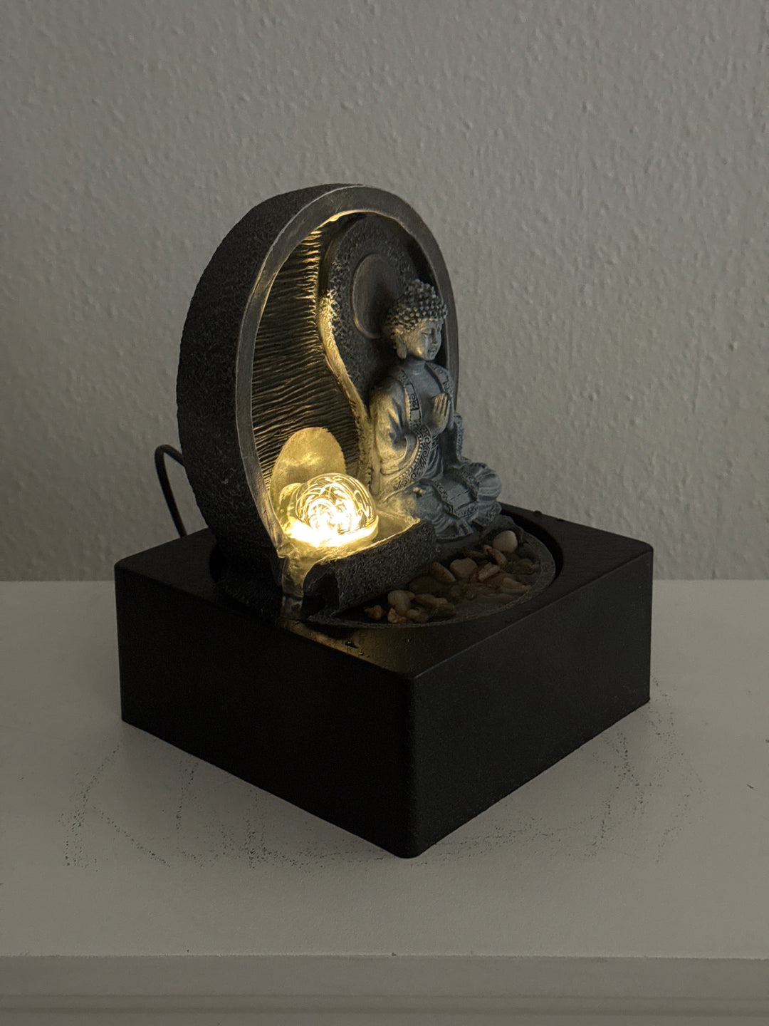 Fuente Interior de Buda Meditando – Zen con Luz y Agua