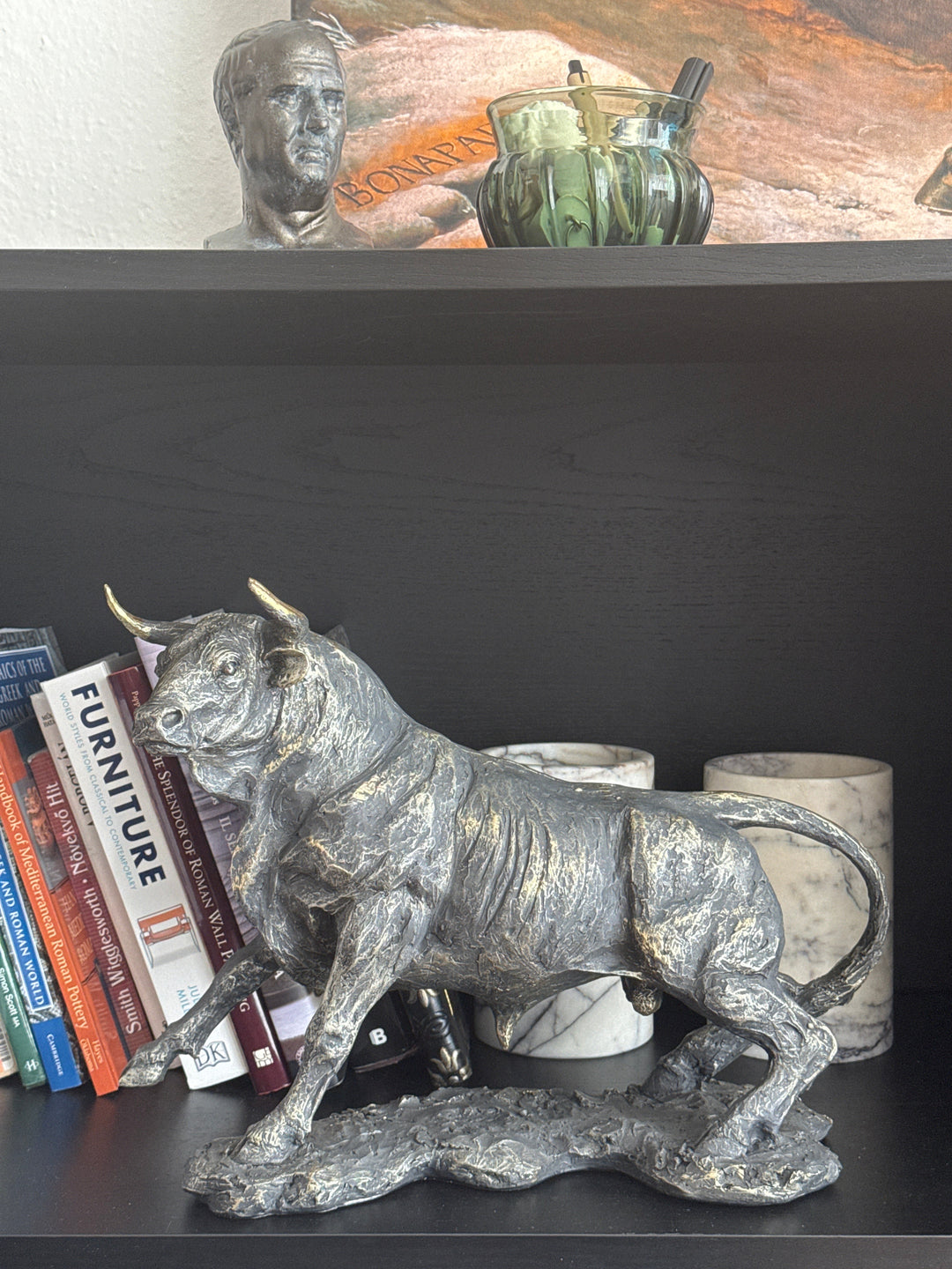 Estatua de Toro en Posición de Embestida (Acabado en Latón Oscurecido)