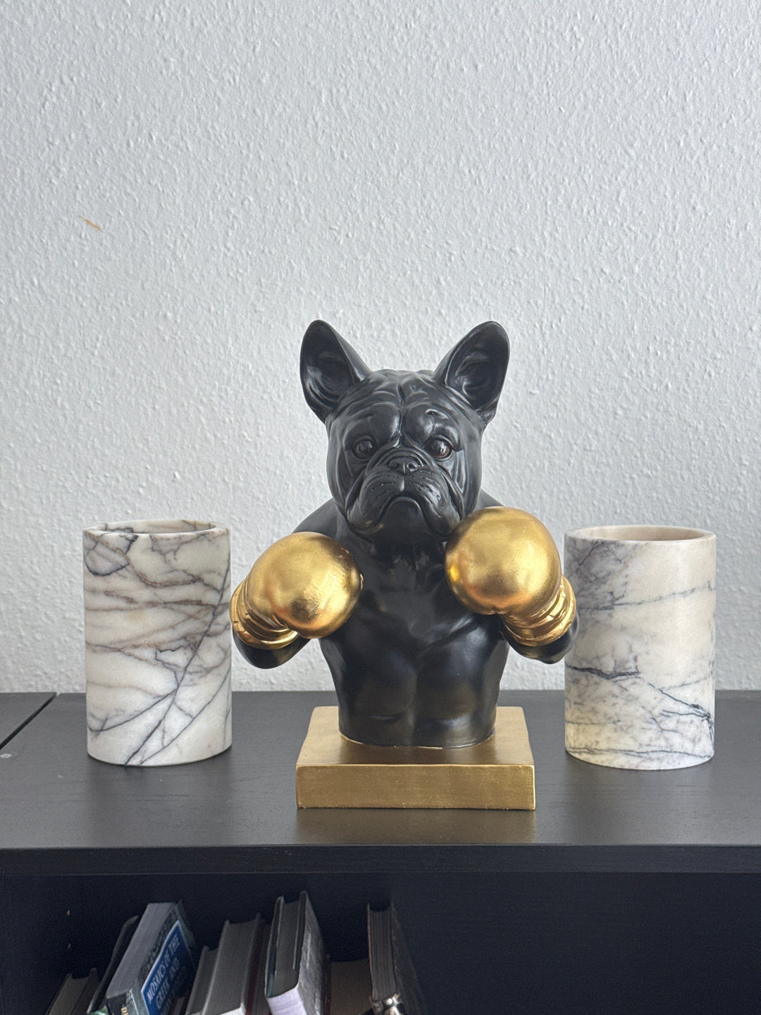 Estatua de Bulldog Boxeador (Pop Art Negro y Dorado)