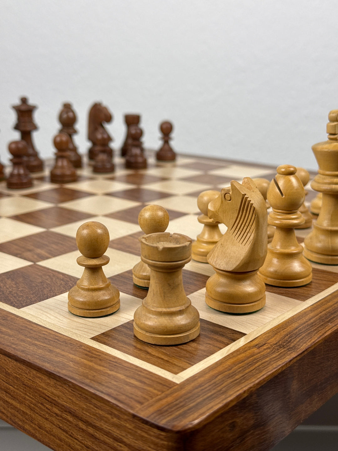 Juego de Ajedrez de Madera con Tablero (Mediano)