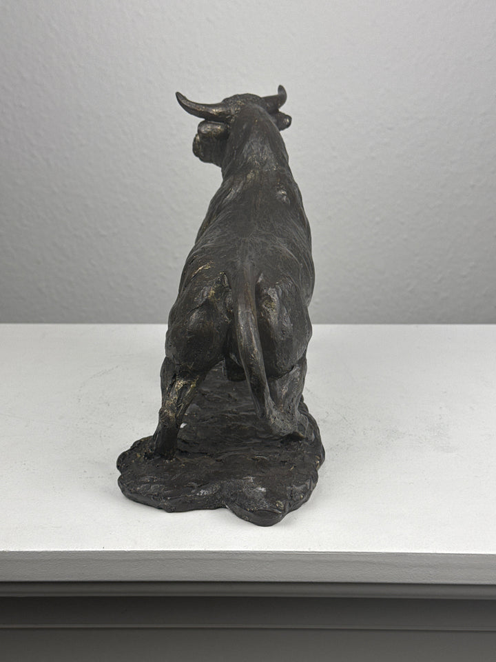 Estatua de Toro – Símbolo Animal de Fuerza (Acabado en Latón Oscurecido)