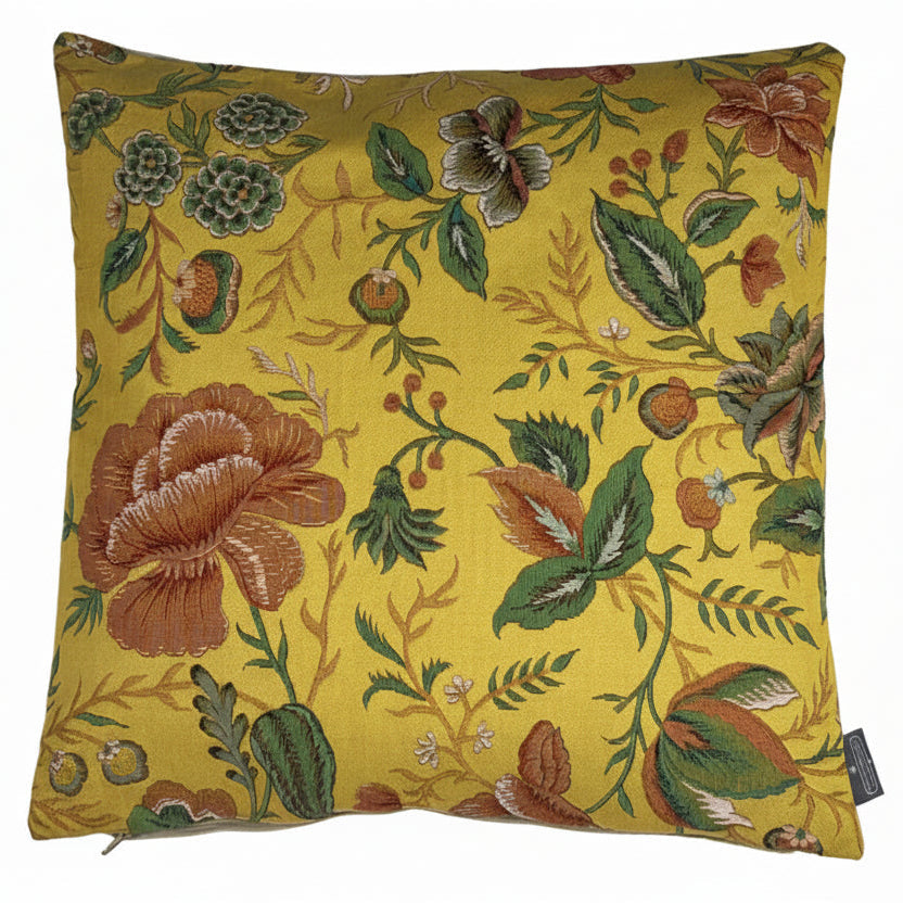 Cojín amarillo – motivo de peonías, estilo Toile de Jouy (tejido jacquard)