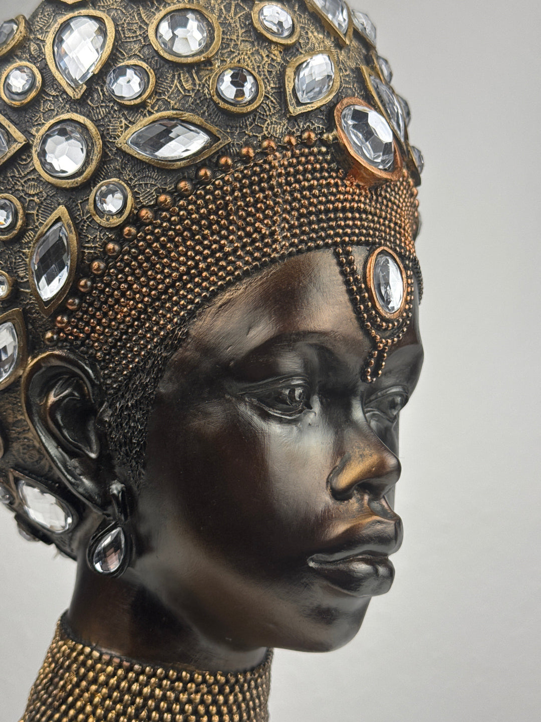 Busto de Reina Africana Majestuosa (Acabado en Bronce)