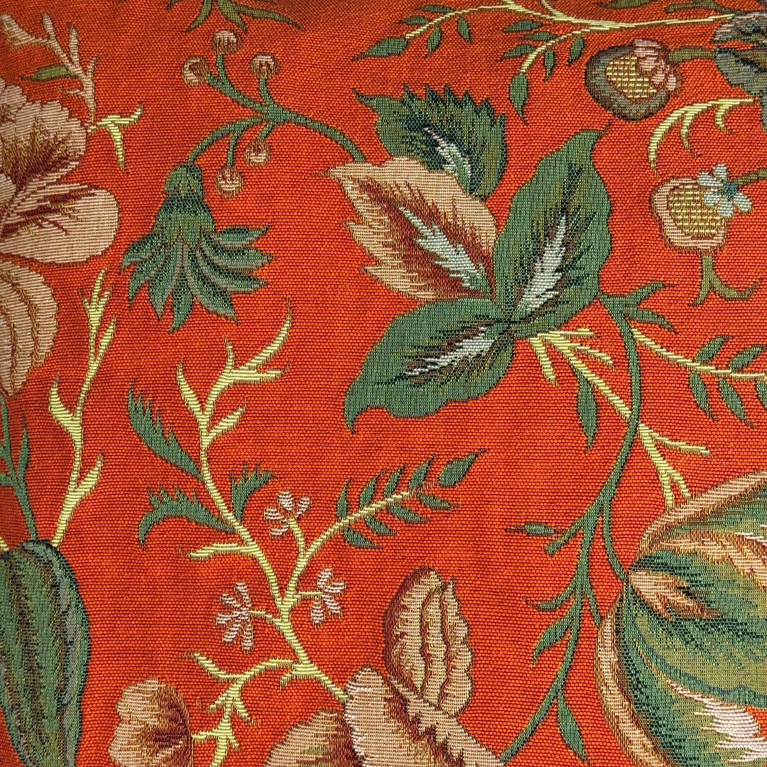 Cojín naranja – motivo de peonías, estilo Toile de Jouy (tejido jacquard)