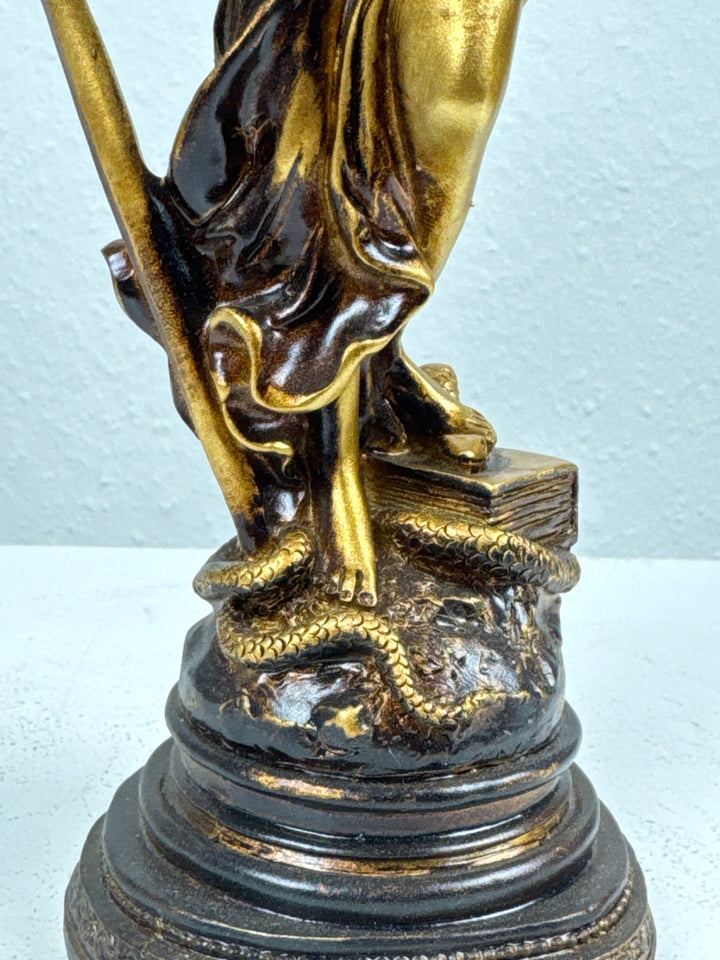 Escultura de la Dama Justicia – Símbolo de Ley y Equidad (Pequeña, Acabado Latón Oscuro)