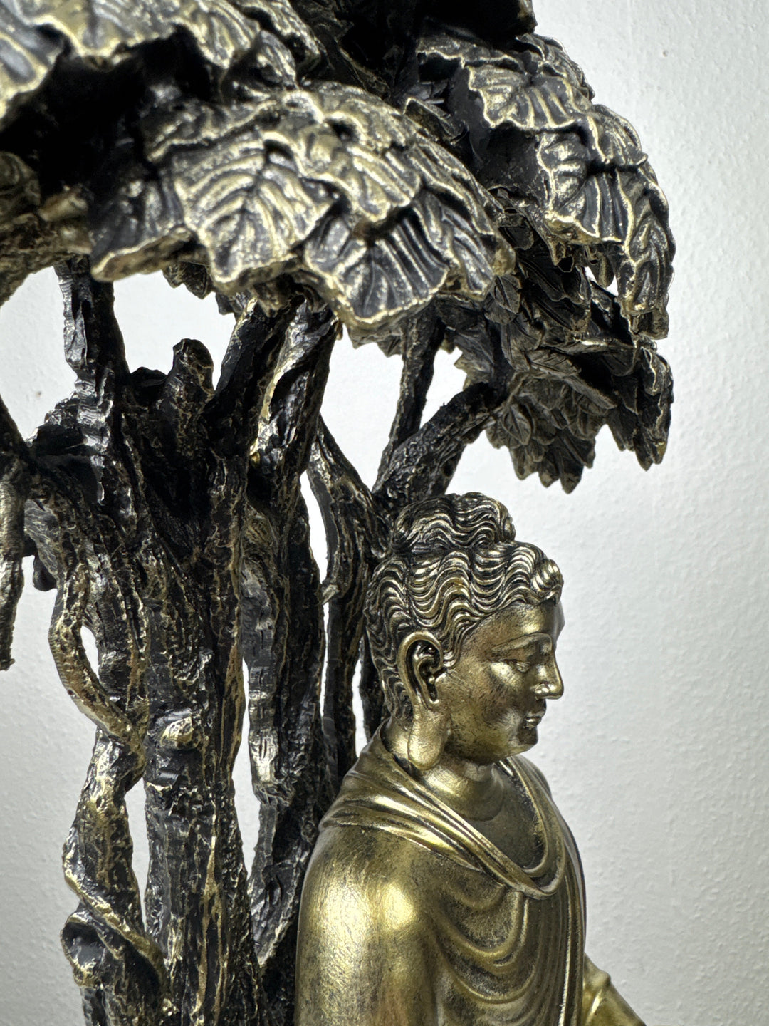 Estatua de Buda bajo el Árbol Bodhi (Acabado en Bronce)