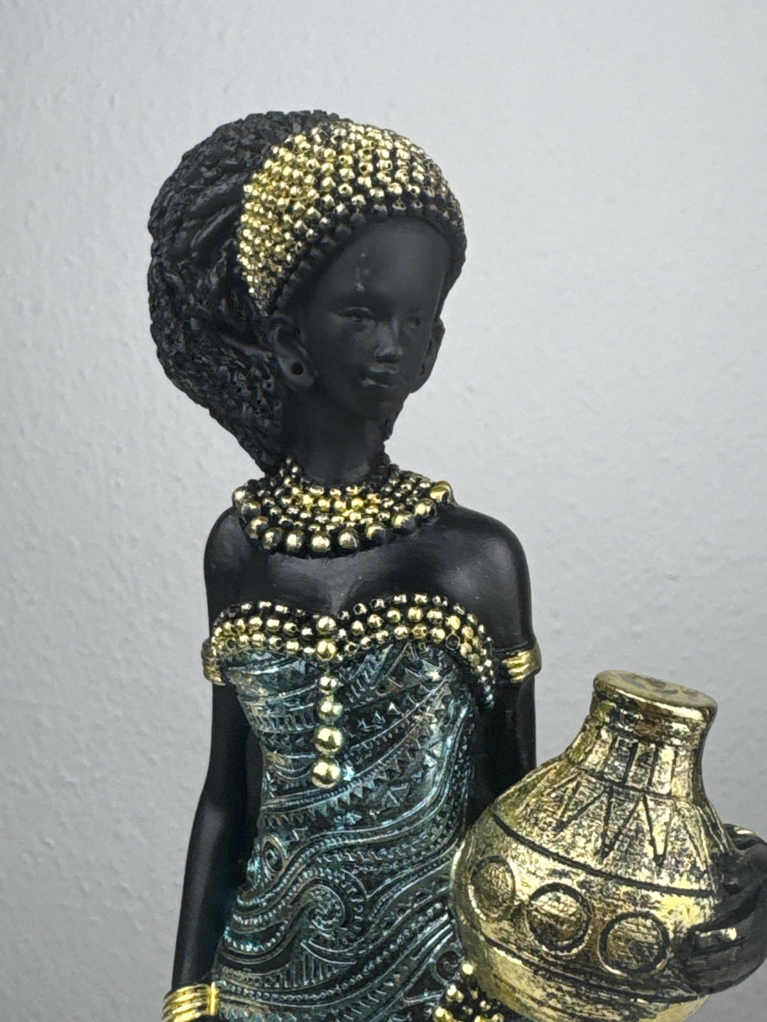 Estatua de Mujer Africana – Portadora de Agua