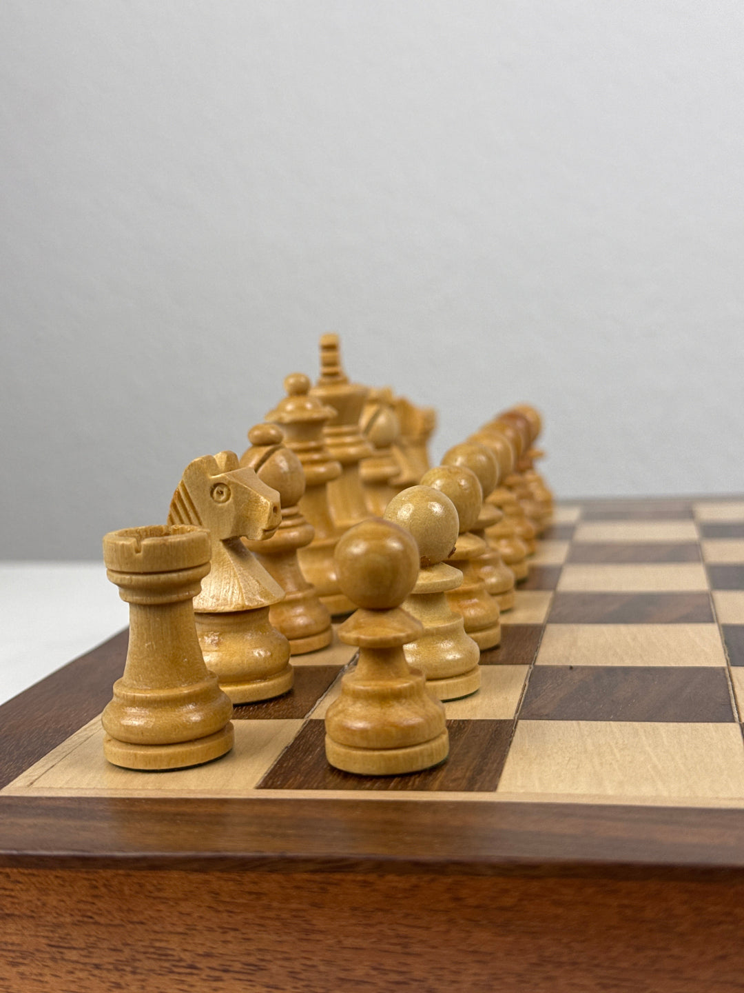 Juego de Ajedrez de Madera con Tablero (Pequeño)