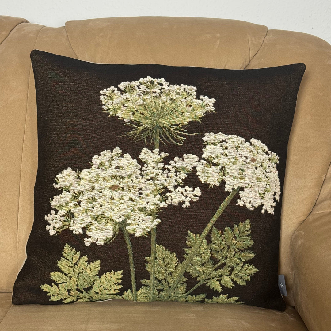Cojín negro – flores de umbela decorativas (tejido jacquard)