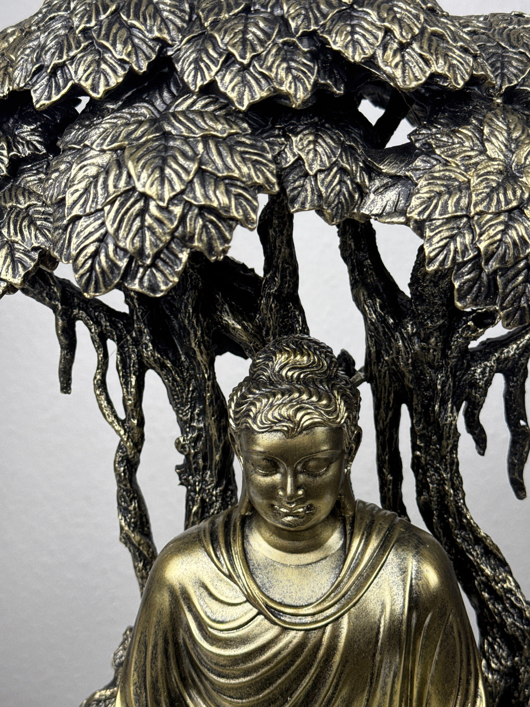 Estatua de Buda bajo el Árbol Bodhi (Acabado en Bronce)