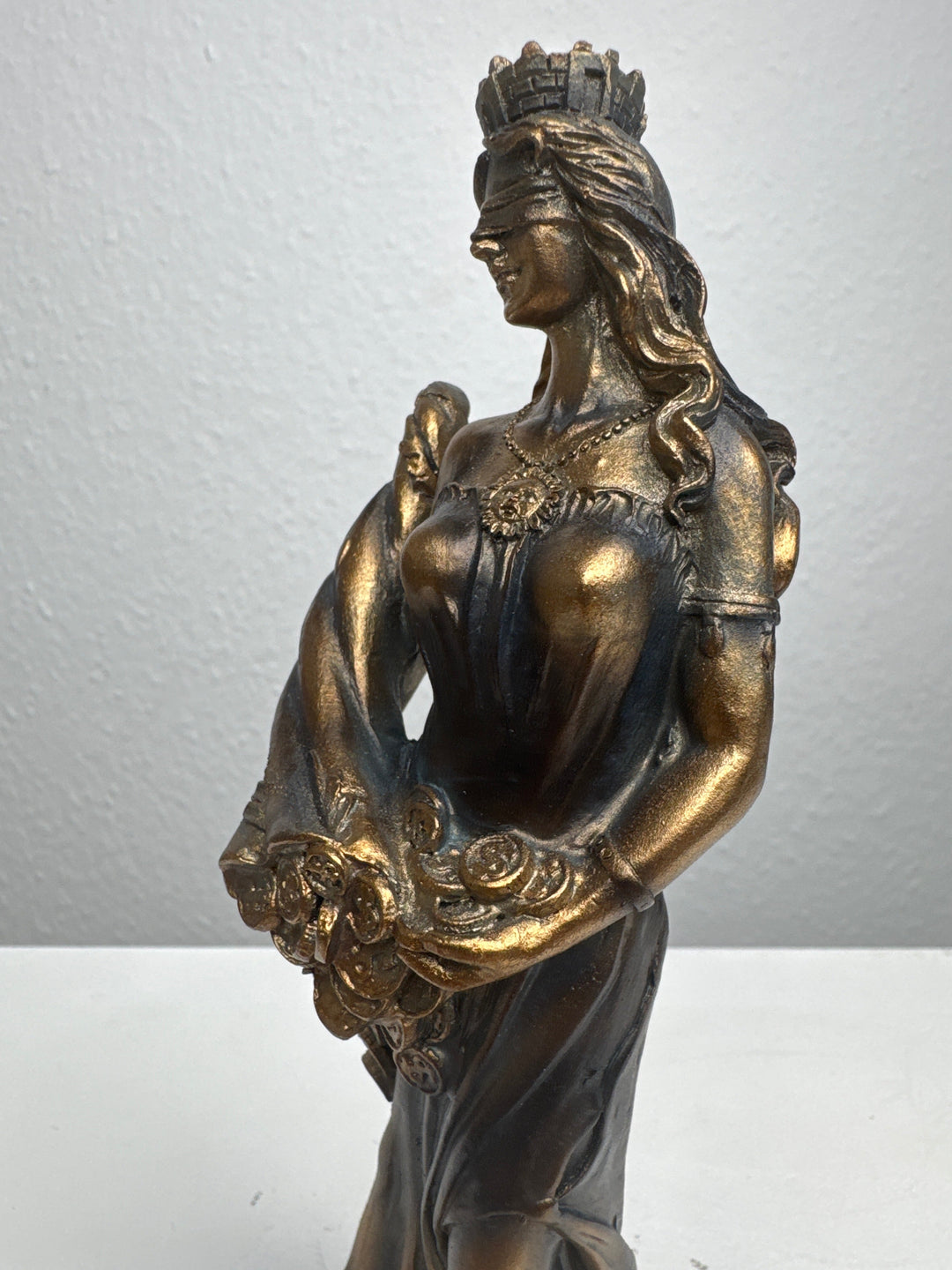 Escultura de Fortuna – Diosa de la Suerte y la Riqueza (Pequeña, Acabado Latón Oscuro)