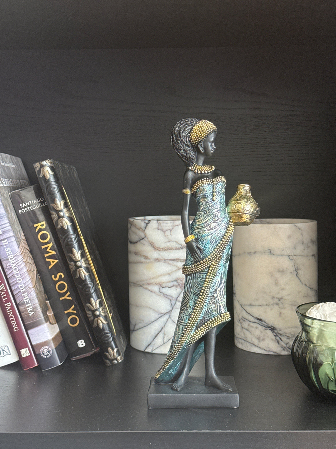 Estatua de Mujer Africana – Portadora de Agua