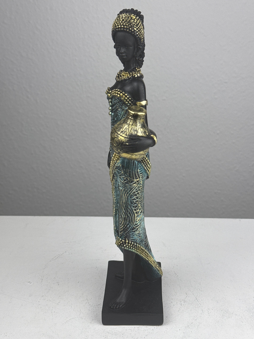 Estatua de Mujer Africana – Portadora de Agua