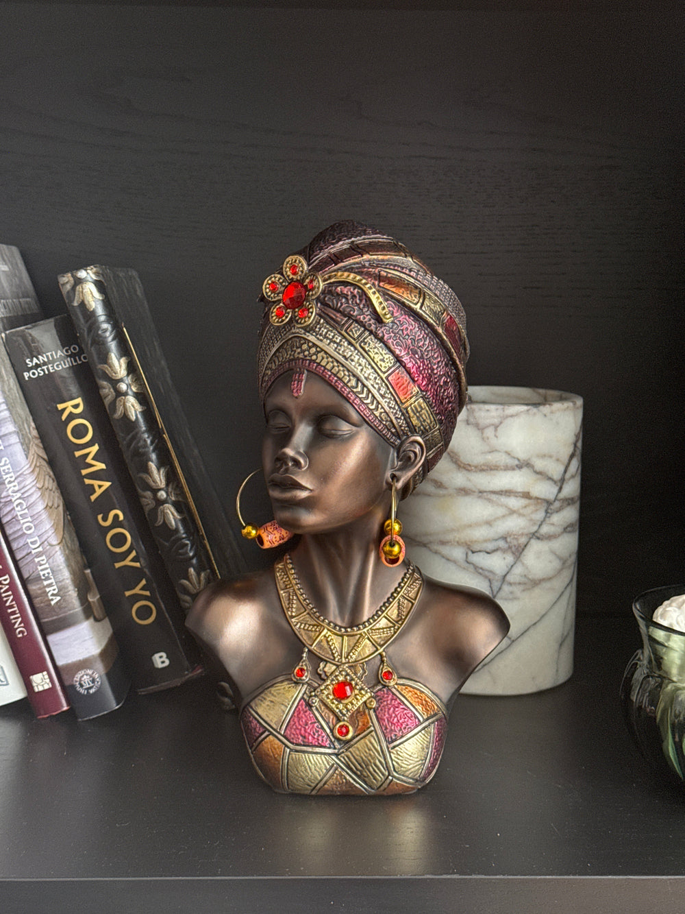 Busto de Reina Africana con Tocado y Joyas (Acabado en Bronce)