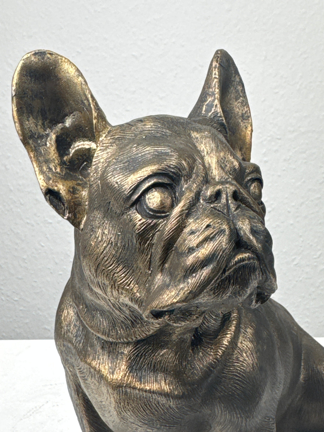 Estatua de Bulldog Sentado (Acabado en Bronce)