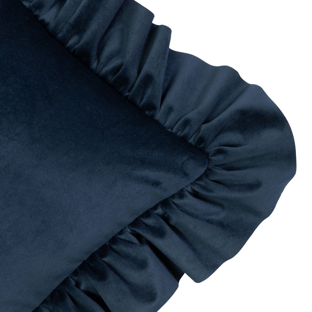 Cojín de Terciopelo Azul Marino con Elegantes Volantes Decorativos