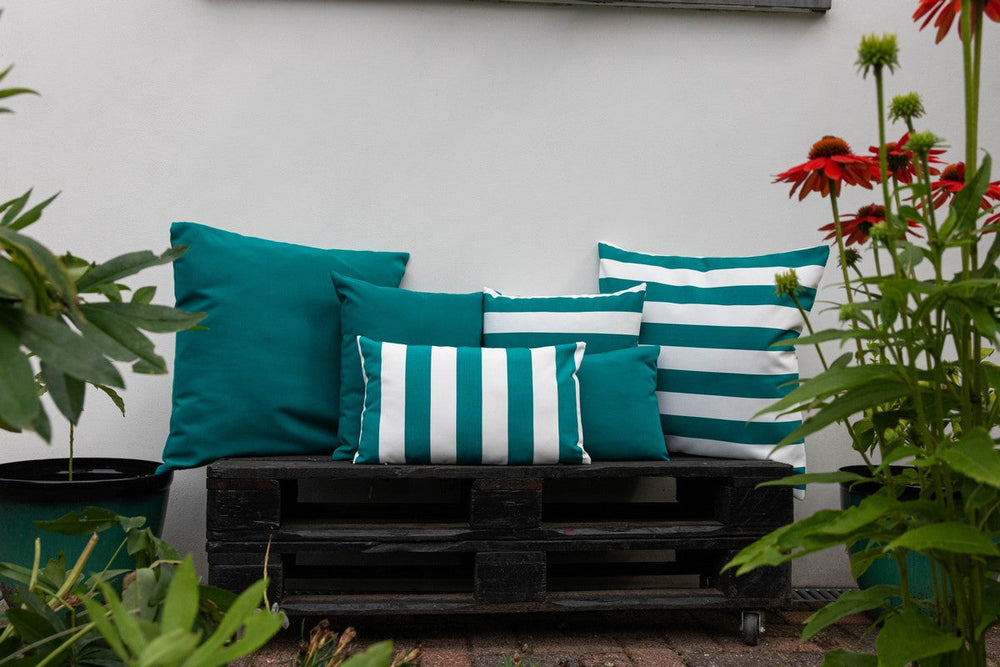 Cojín Exterior Verde Petróleo con Rayas Verticales (Estilo Club)