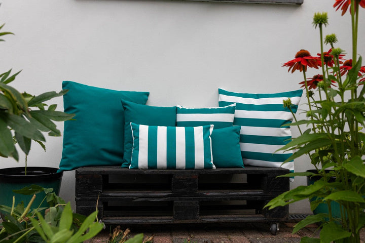 Cojín Exterior Verde Petróleo con Rayas Verticales (Estilo Club)
