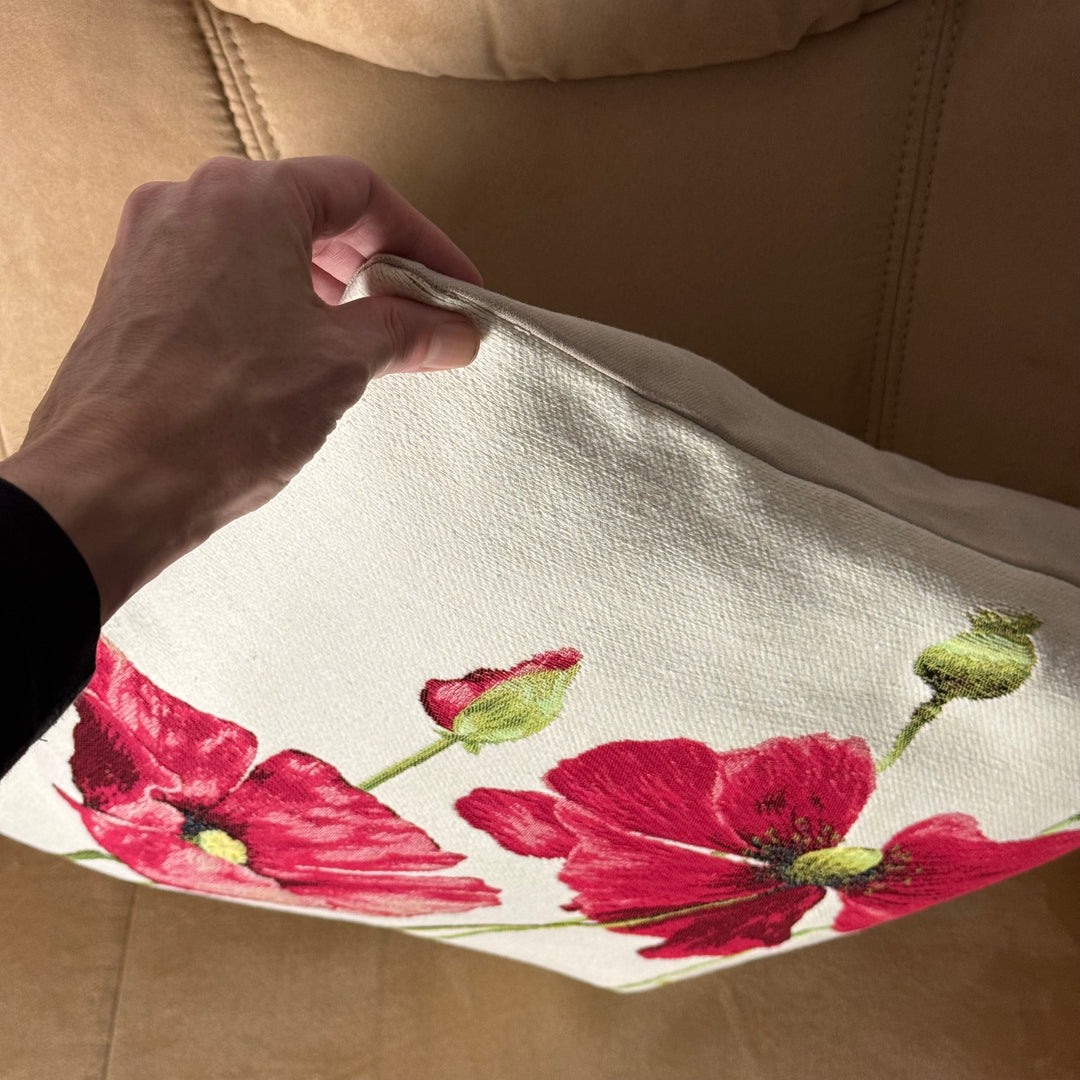 Cojín blanco – amapolas rojas (tejido jacquard)