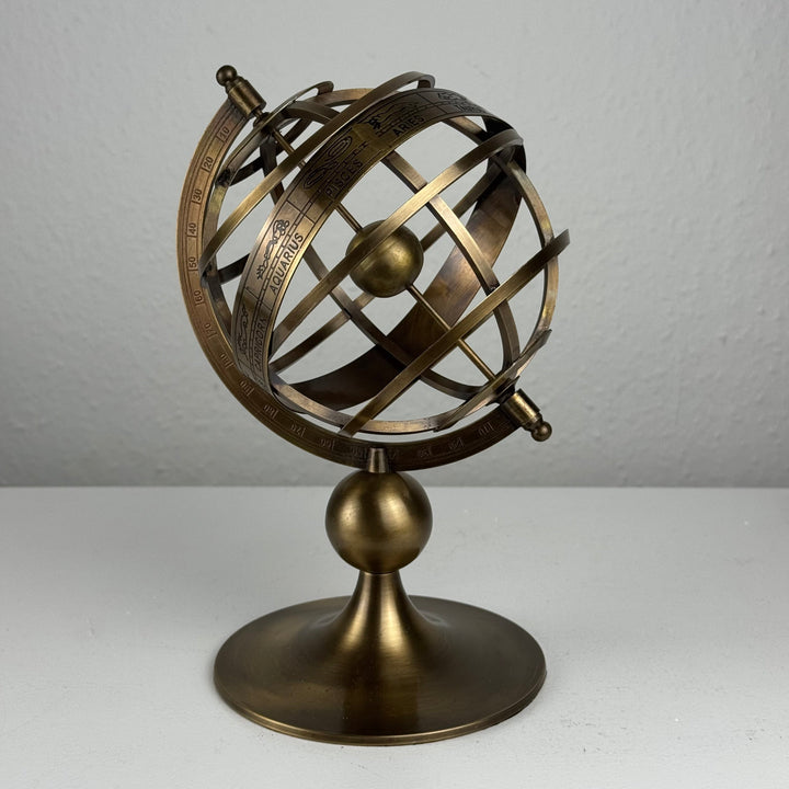 Pequeña esfera armilar de latón (Escultura de latón)