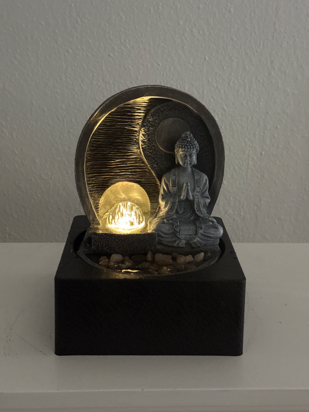 Fuente Interior de Buda Meditando – Zen con Luz y Agua