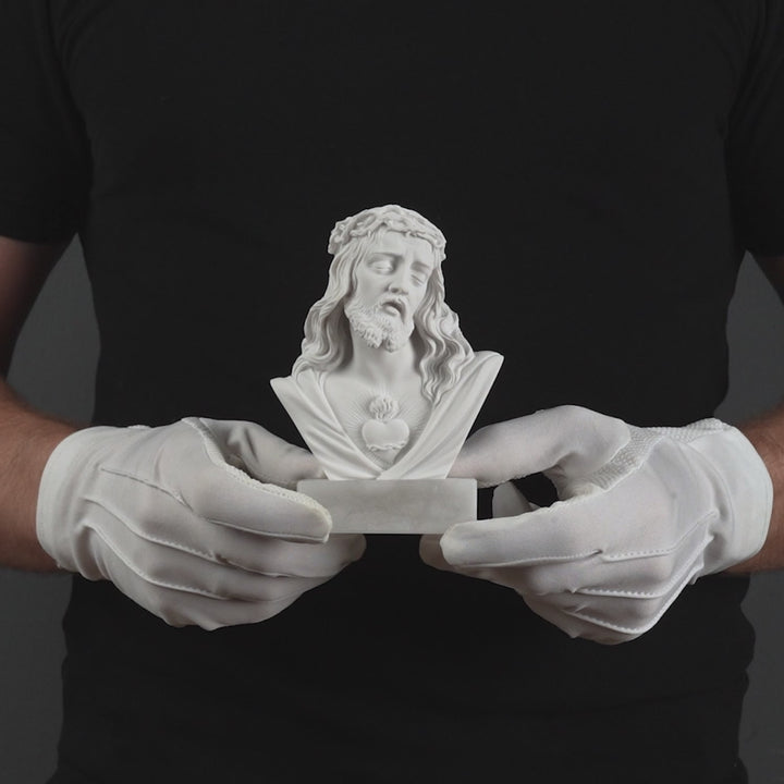Escultura de busto del Sagrado Corazón de Jesús (relieve)