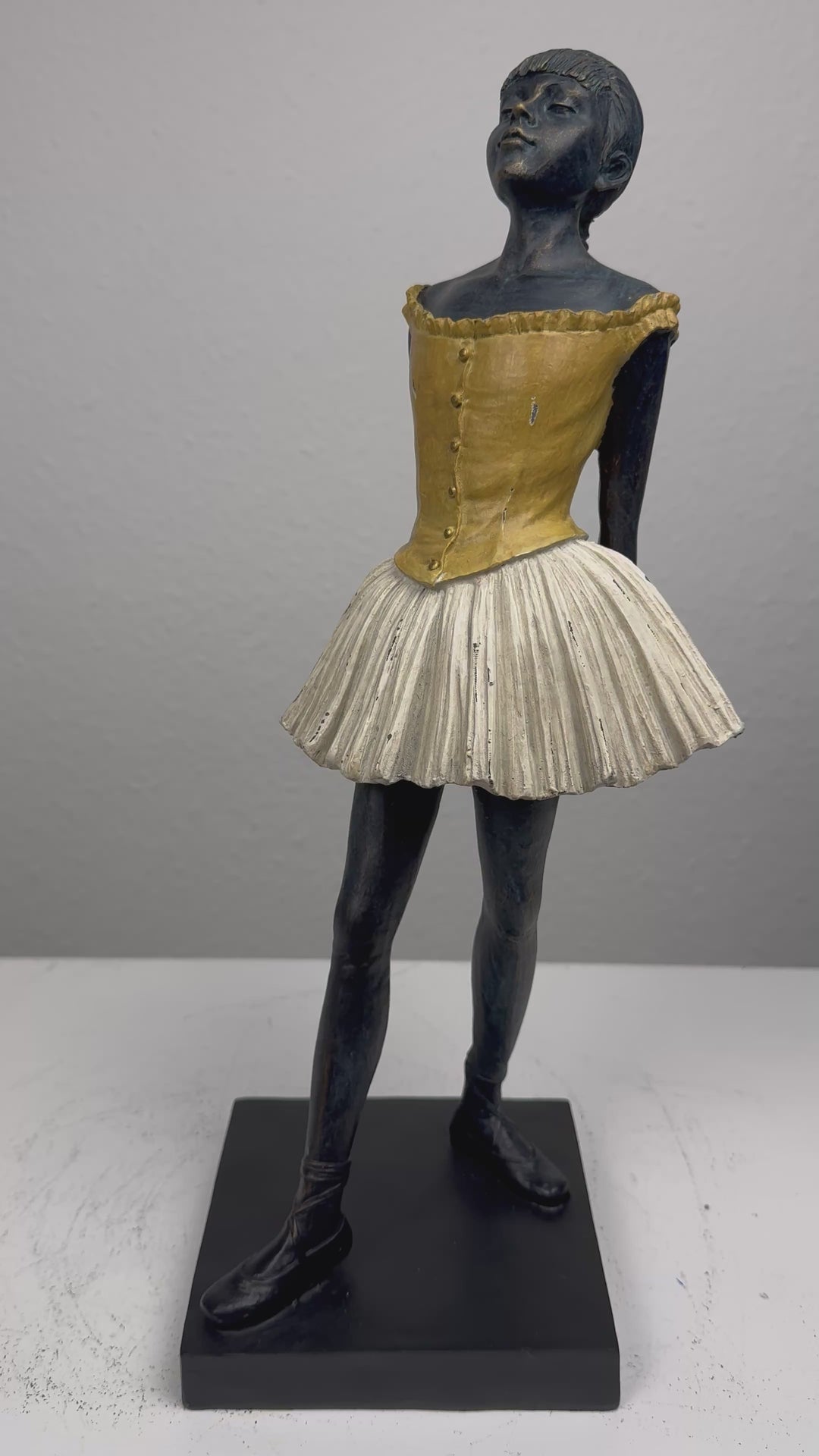 Escultura Pequeña Bailarina (Estatua Grande de Degas)