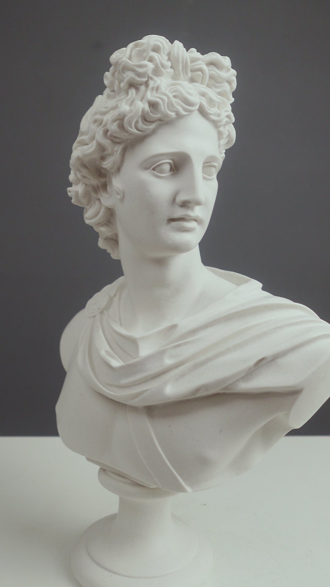 Bustos de Apolo y Diana (Par de estatuas de dioses griegos)