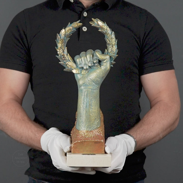 Escultura Campeón "Proelior" de Anglada sobre Base de Mármol